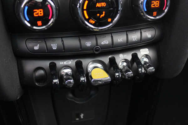 MINI Mini Electric Business Edition 33 kWh / Panoramadak / Leder / Keyless / 17'' / CarPlay / Navigatie / Stuur+Stoelverwarming / Cruise Control / LED Koplampen