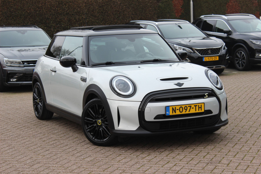 MINI Mini Electric Business Edition 33 kWh / Panoramadak / Leder / Keyless / 17'' / CarPlay / Navigatie / Stuur+Stoelverwarming / Cruise Control / LED Koplampen