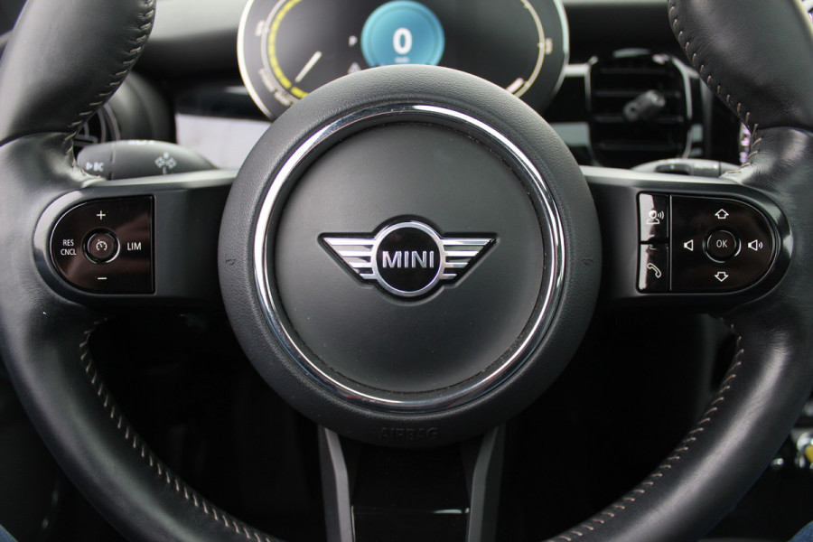 MINI Mini Electric Business Edition 33 kWh / Panoramadak / Leder / Keyless / 17'' / CarPlay / Navigatie / Stuur+Stoelverwarming / Cruise Control / LED Koplampen
