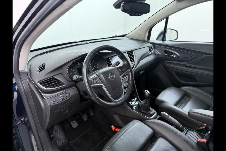 Opel Mokka X 1.4 Turbo 141PK Leder AGR Comfort Stoelen Navi Camera Ecc Cruise Control Schuif-kanteldak Apple Carplay Android Auto Bi-Fuel Onl Stoel+Stuurverwarming Lmv Led Privacy Glas Pdc Zeer luxe en complete Opel Mokka!