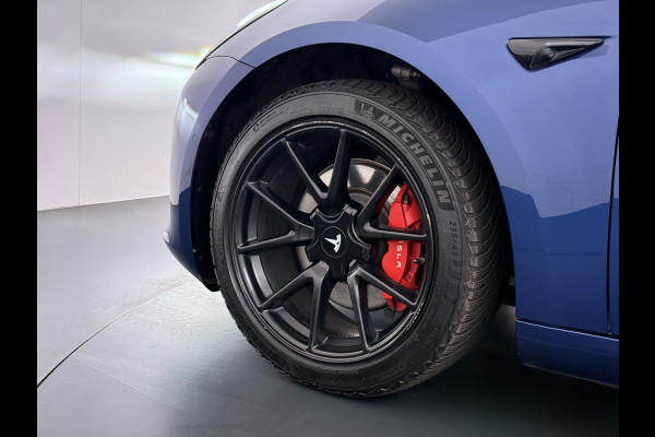 Tesla Model 3 RWD SR plus 325PK SOH 90% LFP Accu Lmv 18" AutoPilot Leder Panoramadak Adaptive-Cruise Camera's Elektr.-Stuur+Stoelen+Spiegels+G Navi LED DAB Voorverwarmen interieur via App Keyless One-Pedal-Drive Fabrieksgarantie op Accu en Motor tot 29-12-2028/160.000km