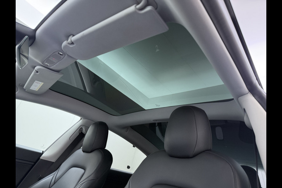 Tesla Model 3 RWD SR plus 325PK SOH 90% LFP Accu Lmv 18" AutoPilot Leder Panoramadak Adaptive-Cruise Camera's Elektr.-Stuur+Stoelen+Spiegels+G Navi LED DAB Voorverwarmen interieur via App Keyless One-Pedal-Drive Fabrieksgarantie op Accu en Motor tot 29-12-2028/160.000km