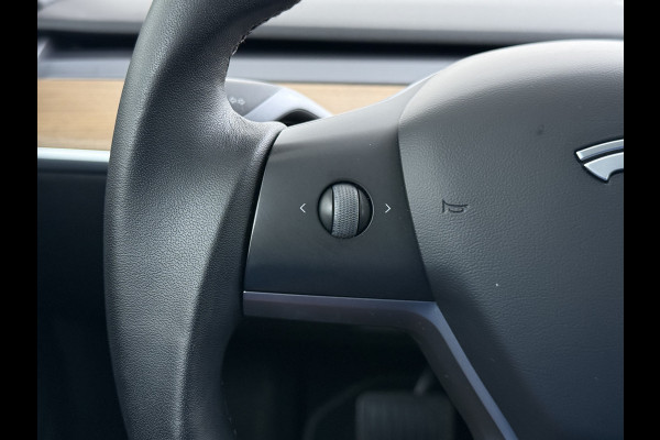 Tesla Model 3 RWD SR plus 325PK SOH 90% LFP Accu Lmv 18" AutoPilot Leder Panoramadak Adaptive-Cruise Camera's Elektr.-Stuur+Stoelen+Spiegels+G Navi LED DAB Voorverwarmen interieur via App Keyless One-Pedal-Drive Fabrieksgarantie op Accu en Motor tot 29-12-2028/160.000km