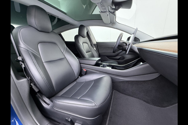 Tesla Model 3 RWD SR plus 325PK SOH 90% LFP Accu Lmv 18" AutoPilot Leder Panoramadak Adaptive-Cruise Camera's Elektr.-Stuur+Stoelen+Spiegels+G Navi LED DAB Voorverwarmen interieur via App Keyless One-Pedal-Drive Fabrieksgarantie op Accu en Motor tot 29-12-2028/160.000km