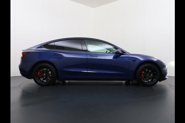 Tesla Model 3 RWD SR plus 325PK SOH 90% LFP Accu Lmv 18" AutoPilot Leder Panoramadak Adaptive-Cruise Camera's Elektr.-Stuur+Stoelen+Spiegels+G Navi LED DAB Voorverwarmen interieur via App Keyless One-Pedal-Drive Fabrieksgarantie op Accu en Motor tot 29-12-2028/160.000km