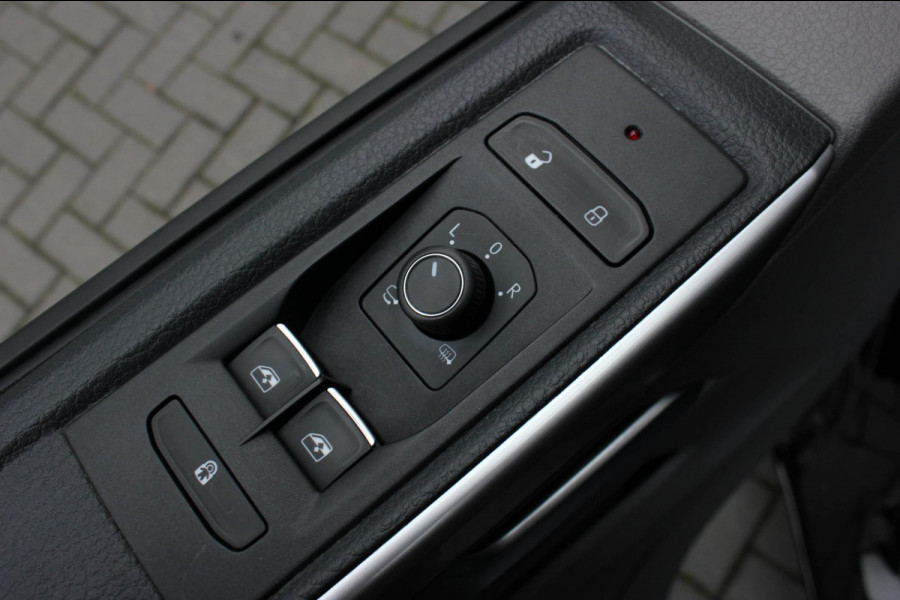 Volkswagen Transporter 2.0 TDI L2H1 150PK JB- EDITION DSG / PDC / VERLAGINGSVEREN / LEDEREN BEKLEDING / FULL / APPLE CARPLAY /NAVI