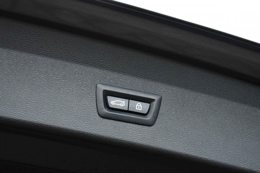 BMW X1 xDrive25e M-Sport Pano El-zetels Camera Carplay El-klep Shadowline