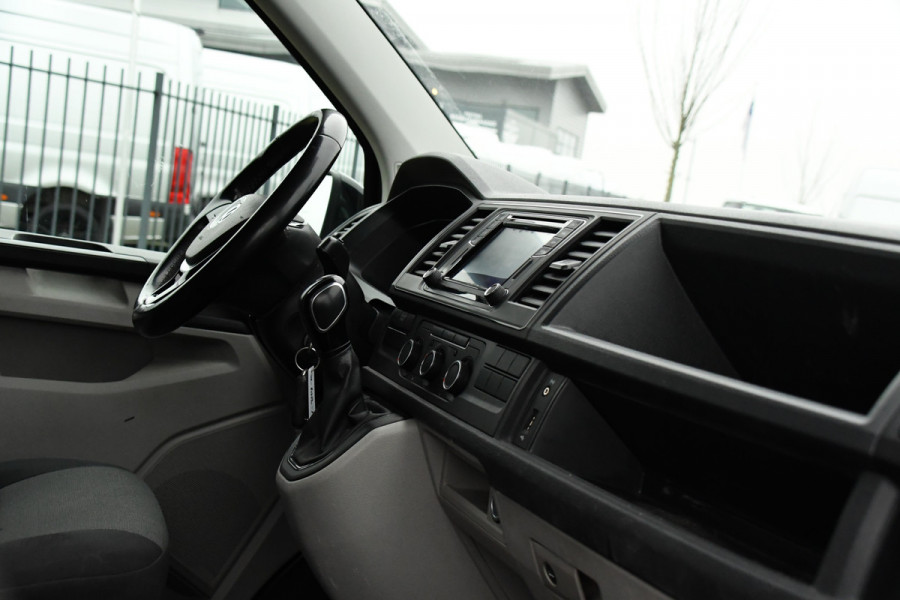 Volkswagen Transporter 2.0 TDI L2H1 Highline Cruise, Carplay, LED, 150pk, 2 x Schuifdeur,  Automaat, Trekhaak, Uniek!