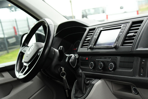 Volkswagen Transporter 2.0 TDI L2H1 Highline Cruise, Carplay, LED, 150pk, 2 x Schuifdeur,  Automaat, Trekhaak, Uniek!