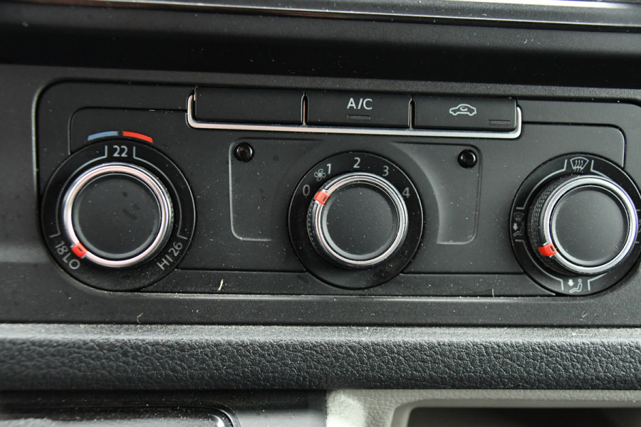 Volkswagen Transporter 2.0 TDI L2H1 Highline Cruise, Carplay, LED, 150pk, 2 x Schuifdeur,  Automaat, Trekhaak, Uniek!