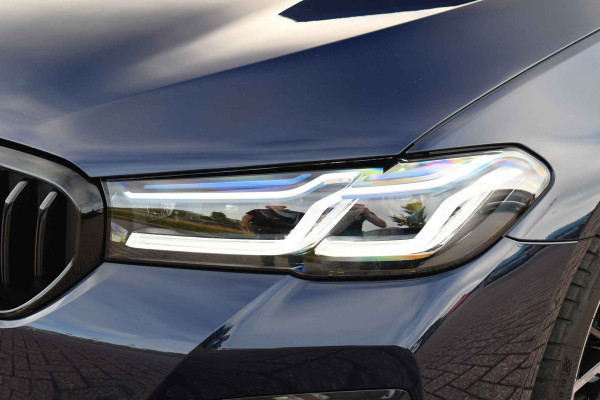 BMW 5 Serie 545e xDrive M-Sport Pano ACC HUD 20inch 360 Laser HiFi Adp-demping