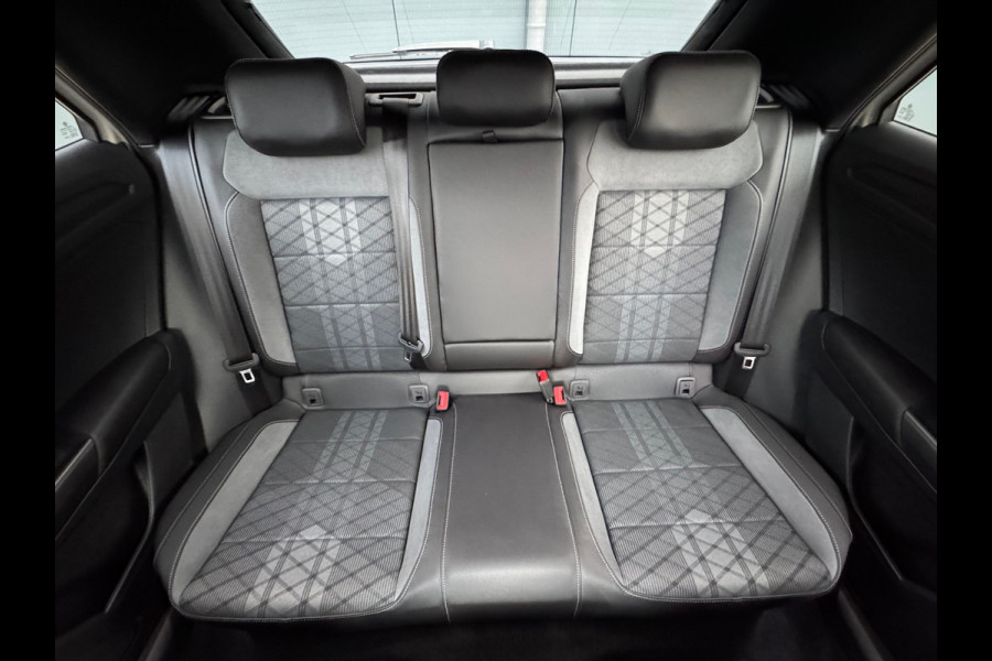 Volkswagen T-Roc 1.0 TSI R-Line * Camera * Carplay * Clima * Adaptieve Cruise Control *