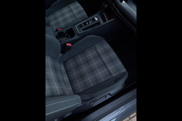 Volkswagen Golf 2.0 TDI GTD Panorama IQ CarPlay HuD