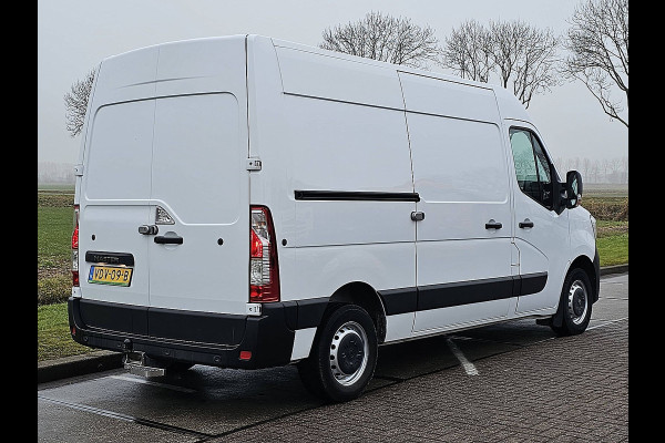Renault Master T33 2.3 dCi 135 L2H2 airco navi, pdc, trekhaak