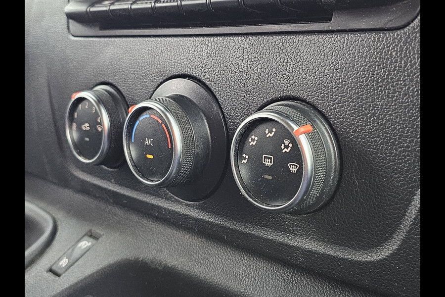 Renault Master T33 2.3 dCi 135 L2H2 airco navi, pdc, trekhaak