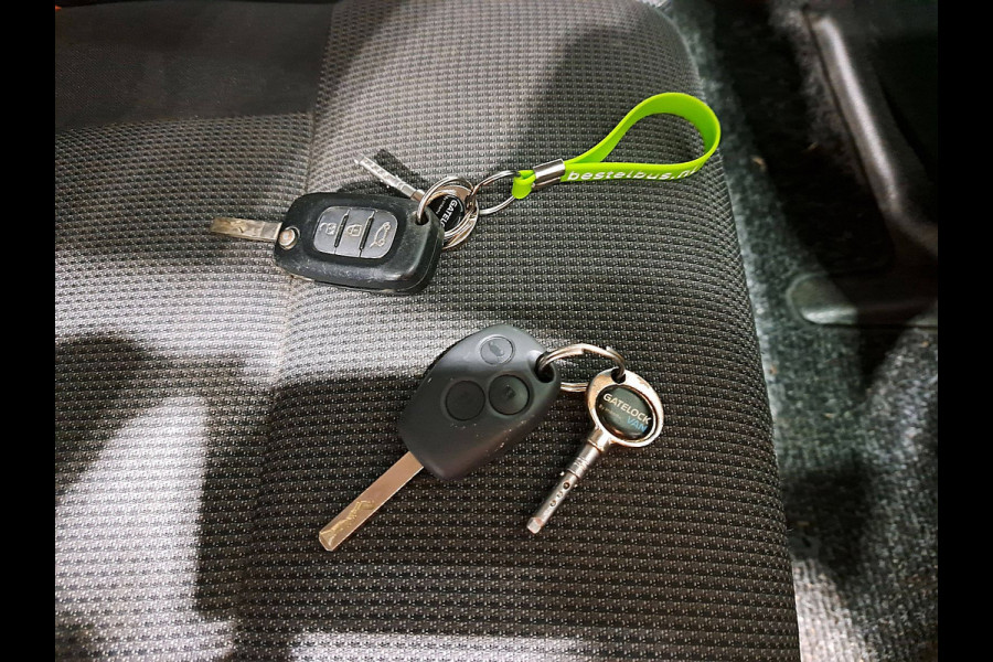 Renault Master T33 2.3 dCi 135 L2H2 airco navi, pdc, trekhaak