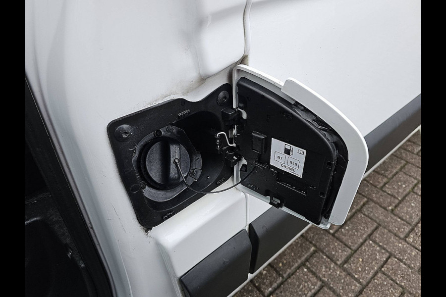 Renault Master T33 2.3 dCi 135 L2H2 airco navi, pdc, trekhaak