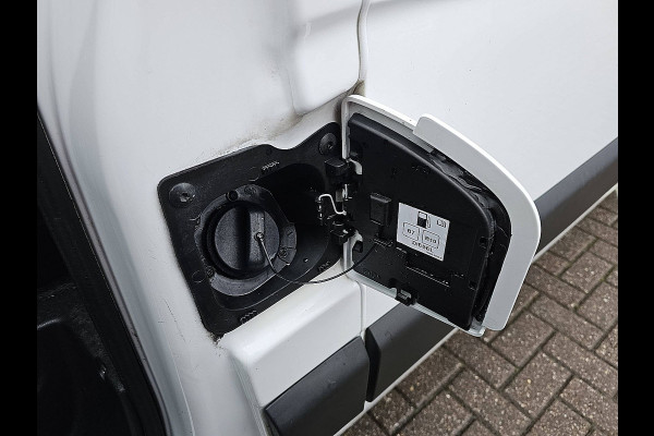 Renault Master T33 2.3 dCi 135 L2H2 airco navi, pdc, trekhaak