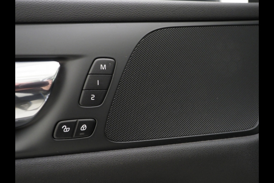 Volvo V60 2.0 T8 Twin Engine AWD Inscription | Panoramadak | Leder | Trekhaak | Camera | Keyless | Memory | Carplay
