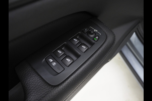 Volvo V60 2.0 T8 Twin Engine AWD Inscription | Panoramadak | Leder | Trekhaak | Camera | Keyless | Memory | Carplay