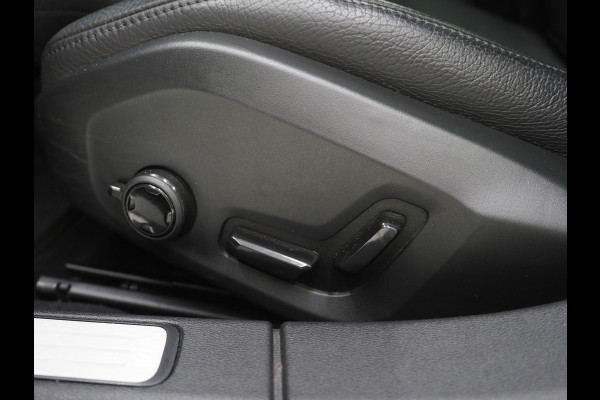 Volvo V60 2.0 T8 Twin Engine AWD Inscription | Panoramadak | Leder | Trekhaak | Camera | Keyless | Memory | Carplay