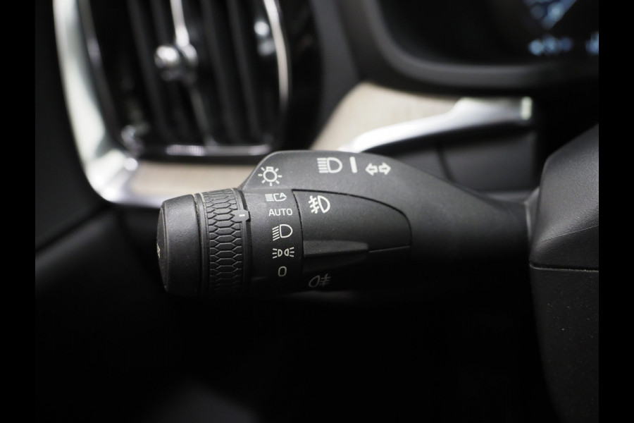 Volvo V60 2.0 T8 Twin Engine AWD Inscription | Panoramadak | Leder | Trekhaak | Camera | Keyless | Memory | Carplay