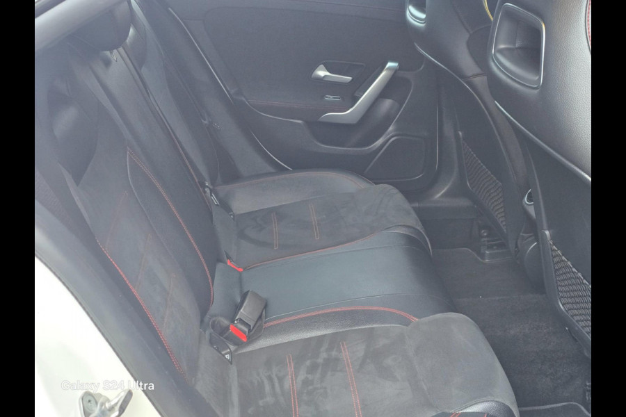 Mercedes-Benz CLA-Klasse 180 AMG 45 Look / Aut / TOPSTAAT / Navi / Ecc / Elek Pakket / Cruise Control / Led / Pdc / Allu Velgen