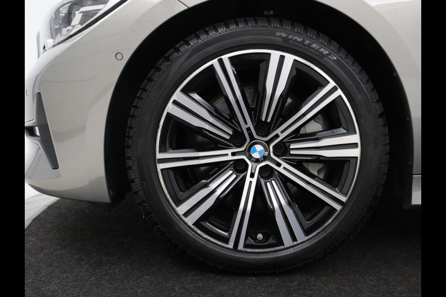 BMW 3-serie 330i High Executive Edition | 360 Camera | Leder | Harman/Kardon | Stoelverwarming | Camera | Carplay | Keyless | Live Cockpit | Navigatie | Full LED