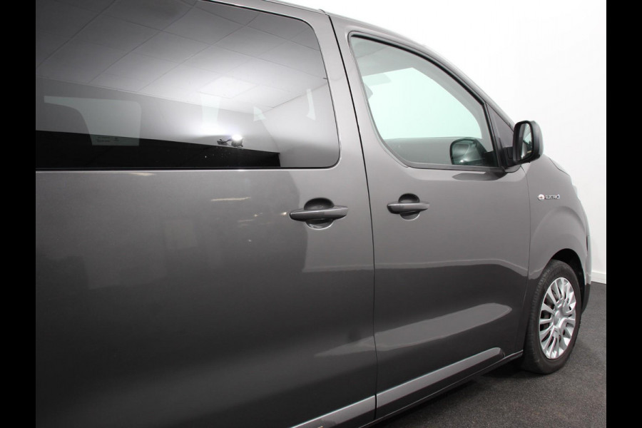 Toyota PROACE Electric Verso L2 Extra Range Cool 75 kWh 9p Personen bus | Climate Control | Apple Carplay/Android Auto | Parkeer sensoren | Cruise Control | Bumpers in kleur