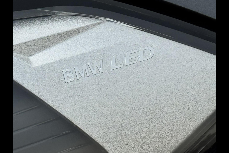 BMW X1 SDrive18i High Executive Cruise Climate control Leer+memory Sfeerverlichting Navigatie Full LED Parkeersensoren