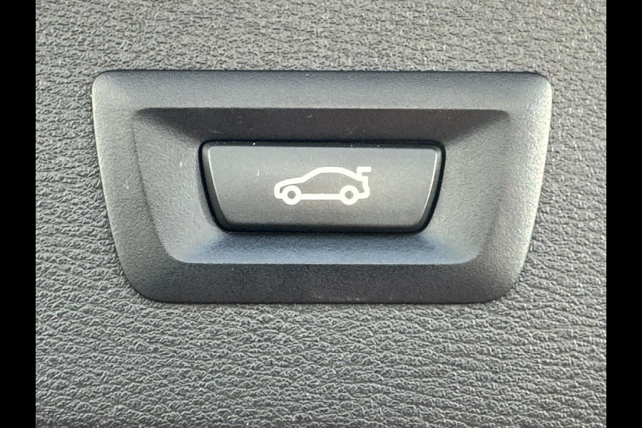 BMW X1 SDrive18i High Executive Cruise Climate control Leer+memory Sfeerverlichting Navigatie Full LED Parkeersensoren