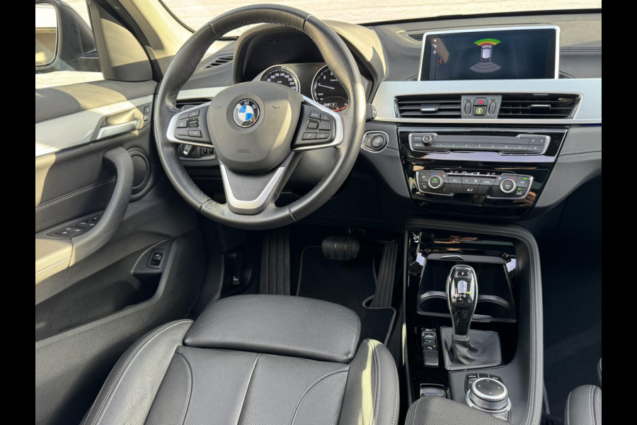 BMW X1 SDrive18i High Executive Cruise Climate control Leer+memory Sfeerverlichting Navigatie Full LED Parkeersensoren