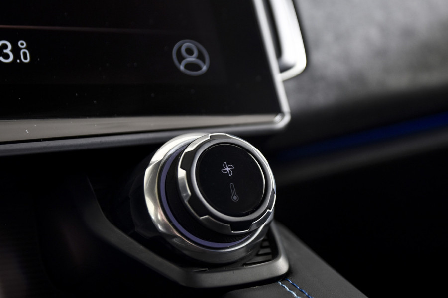 Lynk & Co 01 1.5 PHEV 261PK MY23 | Donkere hemel | 360 Camera | 7.4 kWh boordlader | S/K-panodak | Adapt. Cruise | Memory | Elek. klep | LM 20" | 0949