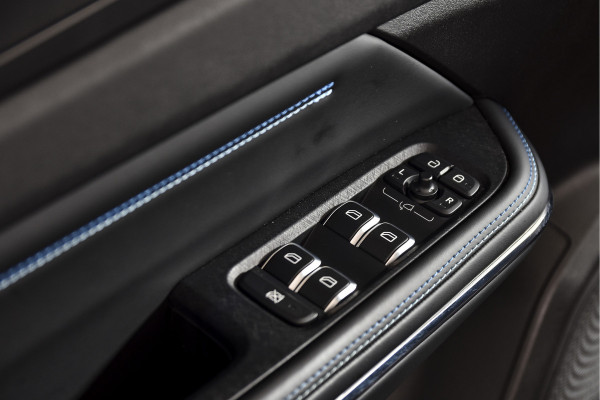 Lynk & Co 01 1.5 PHEV 261PK MY23 | Donkere hemel | 360 Camera | 7.4 kWh Boordlader | S/K-panodak | Adapt. Cruise | Memory | Elek. klep | LM 20" | 2617