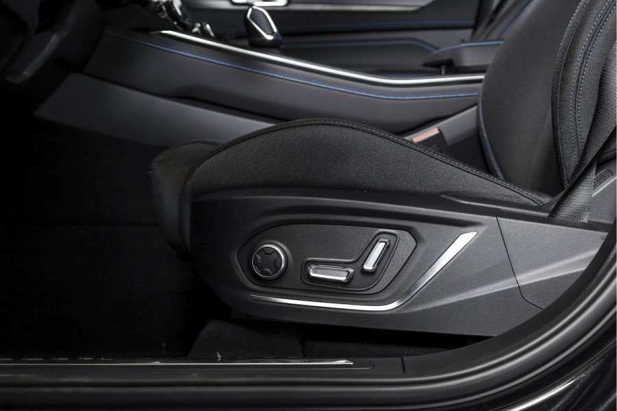 Lynk & Co 01 1.5 PHEV 261PK MY23 | Donkere hemel | 360 Camera | 7.4 kWh Boordlader | S/K-panodak | Adapt. Cruise | Memory | Elek. klep | LM 20" | 4481