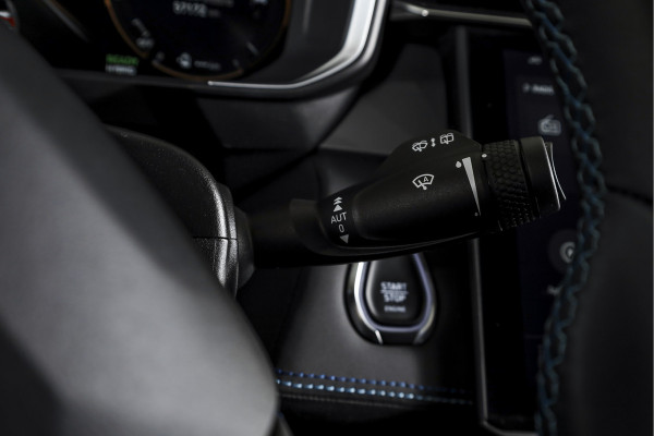 Lynk & Co 01 1.5 PHEV 261PK MY23 | Donkere hemel | 360 Camera | 7.4 kWh Boordlader | S/K-panodak | Adapt. Cruise | Memory | Elek. klep | LM 20" | 4590