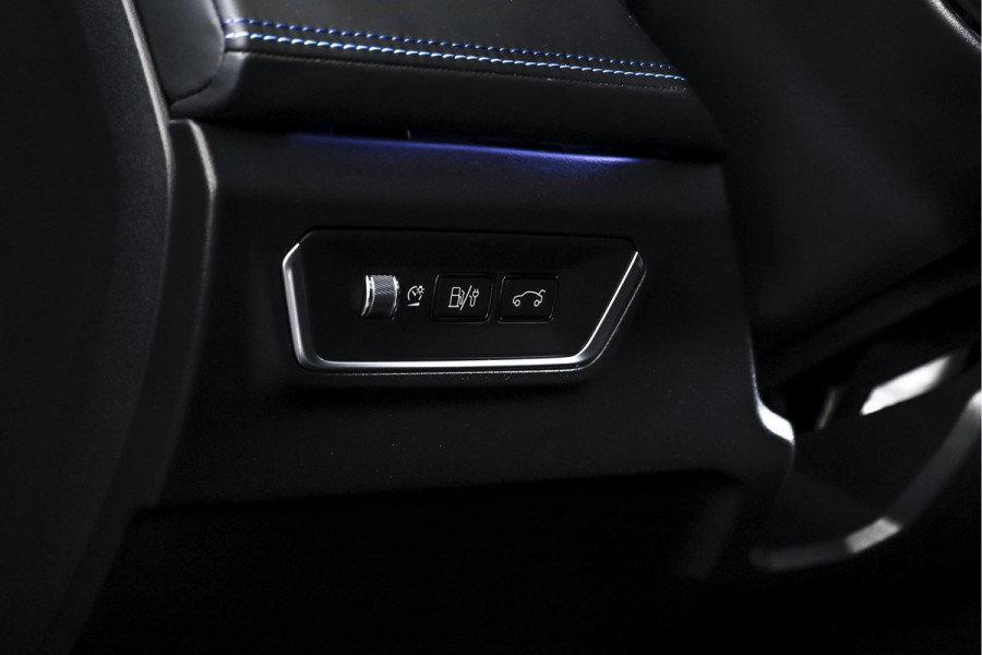 Lynk & Co 01 1.5 PHEV 261PK MY23 | Donkere hemel | 360 Camera | 7.4 kWh Boordlader | S/K-panodak | Adapt. Cruise | Memory | Elek. klep | LM 20" | 4590