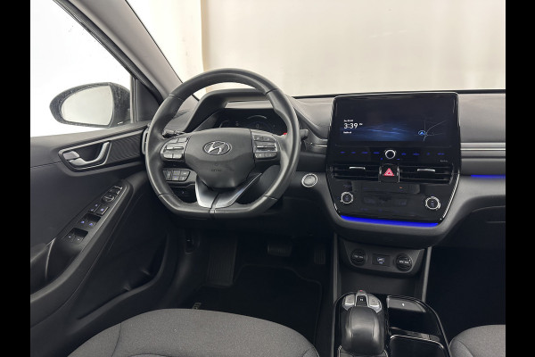 Hyundai IONIQ Comfort EV 38 kWh {SOH-100%} (INCL.BTW) *FULL-LED | ADAPTIVE-CRUISE | CAMERA | KEYLESS | DAB+ | NAVI-FULLMAP | HEATED-COMFORTSEATS | PRIVACY-GLASS | ECC | PDC | 16''ALU*