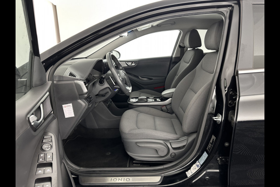 Hyundai IONIQ Comfort EV 38 kWh {SOH-100%} (INCL.BTW) *FULL-LED | ADAPTIVE-CRUISE | CAMERA | KEYLESS | DAB+ | NAVI-FULLMAP | HEATED-COMFORTSEATS | PRIVACY-GLASS | ECC | PDC | 16''ALU*