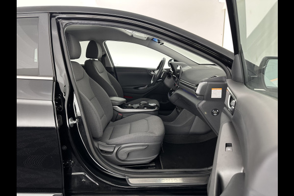 Hyundai IONIQ Comfort EV 38 kWh {SOH-100%} (INCL.BTW) *FULL-LED | ADAPTIVE-CRUISE | CAMERA | KEYLESS | DAB+ | NAVI-FULLMAP | HEATED-COMFORTSEATS | PRIVACY-GLASS | ECC | PDC | 16''ALU*