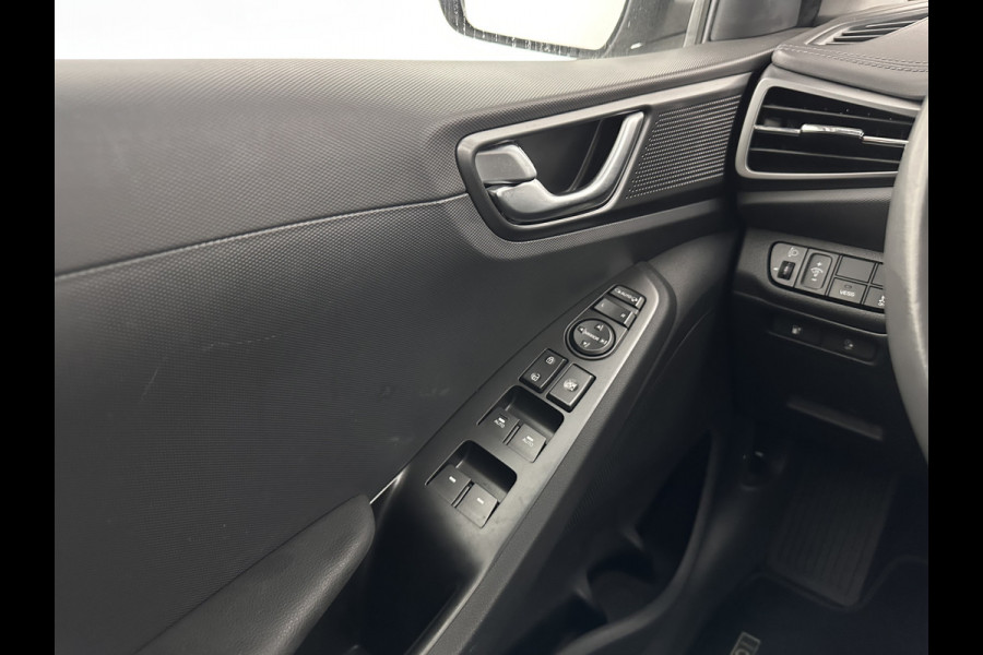 Hyundai IONIQ Comfort EV 38 kWh {SOH-100%} (INCL.BTW) *FULL-LED | ADAPTIVE-CRUISE | CAMERA | KEYLESS | DAB+ | NAVI-FULLMAP | HEATED-COMFORTSEATS | PRIVACY-GLASS | ECC | PDC | 16''ALU*