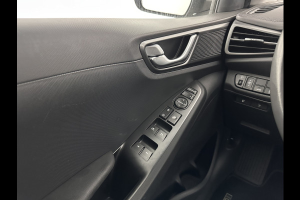 Hyundai IONIQ Comfort EV 38 kWh {SOH-100%} (INCL.BTW) *FULL-LED | ADAPTIVE-CRUISE | CAMERA | KEYLESS | DAB+ | NAVI-FULLMAP | HEATED-COMFORTSEATS | PRIVACY-GLASS | ECC | PDC | 16''ALU*
