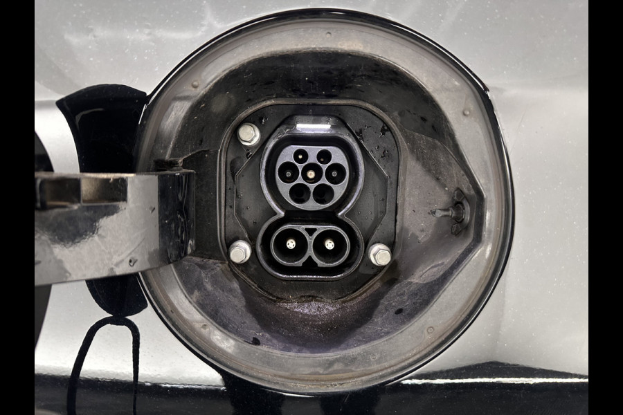 Hyundai IONIQ Comfort EV 38 kWh {SOH-100%} (INCL.BTW) *FULL-LED | ADAPTIVE-CRUISE | CAMERA | KEYLESS | DAB+ | NAVI-FULLMAP | HEATED-COMFORTSEATS | PRIVACY-GLASS | ECC | PDC | 16''ALU*