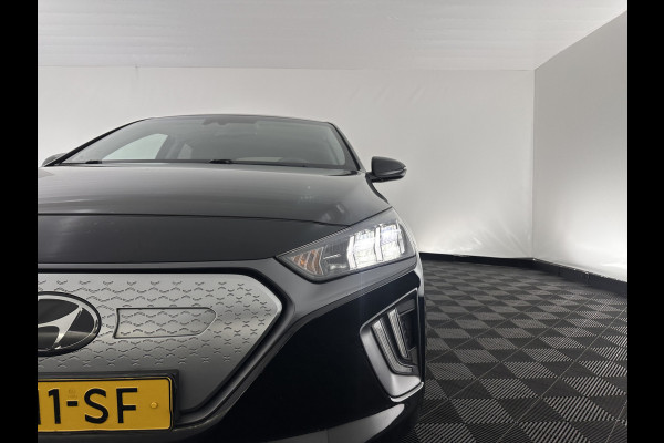 Hyundai IONIQ Comfort EV 38 kWh {SOH-100%} (INCL.BTW) *FULL-LED | ADAPTIVE-CRUISE | CAMERA | KEYLESS | DAB+ | NAVI-FULLMAP | HEATED-COMFORTSEATS | PRIVACY-GLASS | ECC | PDC | 16''ALU*