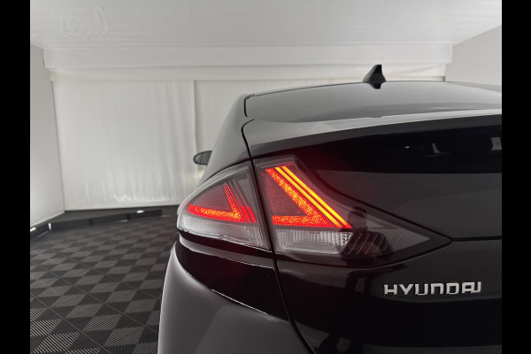 Hyundai IONIQ Comfort EV 38 kWh {SOH-100%} (INCL.BTW) *FULL-LED | ADAPTIVE-CRUISE | CAMERA | KEYLESS | DAB+ | NAVI-FULLMAP | HEATED-COMFORTSEATS | PRIVACY-GLASS | ECC | PDC | 16''ALU*