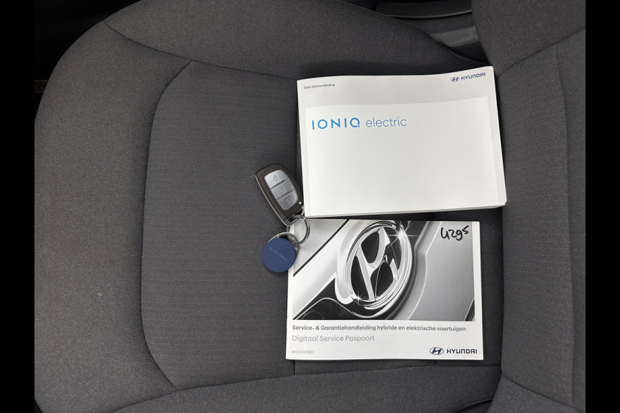 Hyundai IONIQ Comfort EV 38 kWh {SOH-100%} (INCL.BTW) *FULL-LED | ADAPTIVE-CRUISE | CAMERA | KEYLESS | DAB+ | NAVI-FULLMAP | HEATED-COMFORTSEATS | PRIVACY-GLASS | ECC | PDC | 16''ALU*