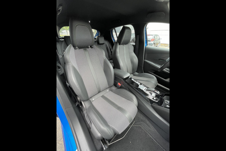 Peugeot 208 100pk GT-Line (Camera - Stoelverwarming - Automatische Airco - Parkeersensoren V+A - GT pakket)