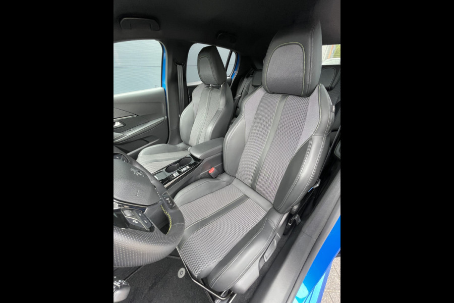 Peugeot 208 100pk GT-Line (Camera - Stoelverwarming - Automatische Airco - Parkeersensoren V+A - GT pakket)