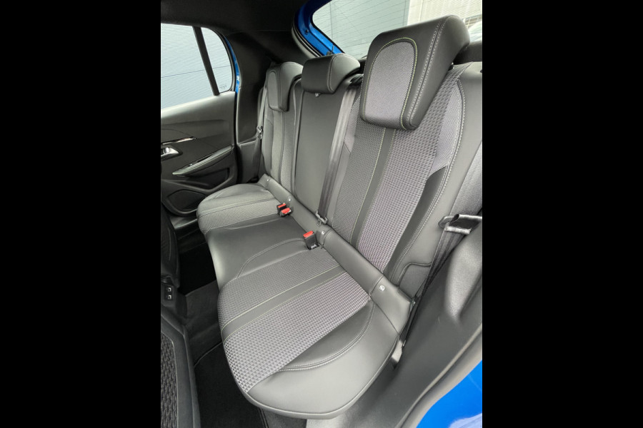 Peugeot 208 100pk GT-Line (Camera - Stoelverwarming - Automatische Airco - Parkeersensoren V+A - GT pakket)