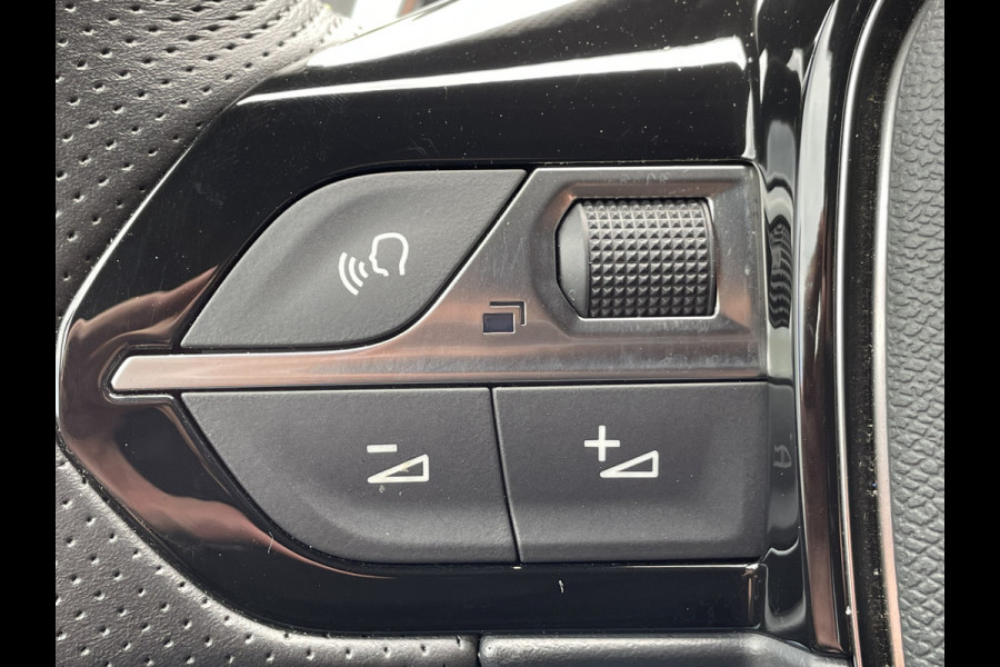 Peugeot 208 100pk GT-Line (Camera - Stoelverwarming - Automatische Airco - Parkeersensoren V+A - GT pakket)